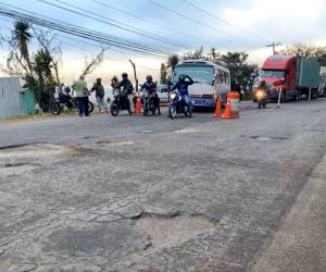 Transportistas de la ruta interurbana de la capital bloquearon el acceso a la espera de llegar a un acuerdo con las autoridades.