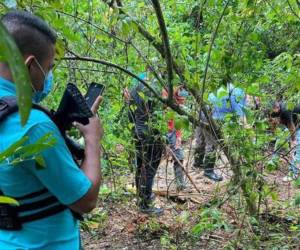 Hallan tres cadáveres en cementerio clandestino en La Ceiba