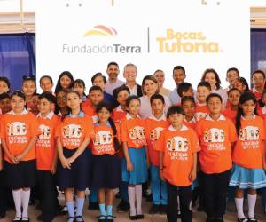 <i>Ejecutivos y colaboradores de Fundación Terra presentes en la zona centro-sur de Honduras para impulsar la educación y los valores a través del Programa Becas Tutoría.</i>
