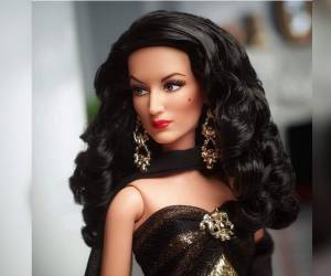 El lanzamiento de la muñeca Barbie María Félix es un reconocimiento a la relevancia de la actriz en la historia cinematográfica y un tributo a su carácter imponente y elegancia.