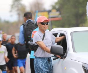 Yuichiro Fujiyama ha recorrido los 250 kilómetros junto a su hijo.