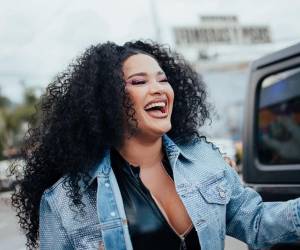 La cantante hondureña Cesia Sáenz descartó tajantemente ser la protagonista de un video íntimo que circula en redes sociales y para no dejar lugar a dudas mostró a sus seguidores varias evidencias que confirman su versión.