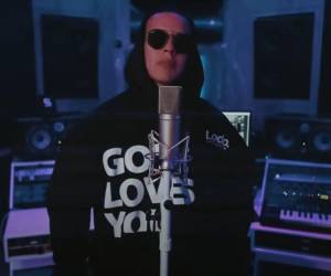 Yankee trató de enviar un mensaje poderoso de Dios en todo momento de su video, incluso el suéter que utilizaba decía: “God loves you” (Dios te ama)