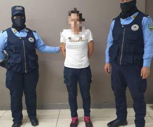 Los agentes de la DPI y Policía Nacional lograron capturar a la mujer y evitar que la niña de ocho años fuera vendida.