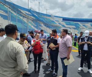 El recorrido por toda la estructura donde se los colegios le rinden tributo a la patria, fue realizado por miembros del Cuerpo de Bomberos, Cruz Roja Hondureña, Copeco y otros expertos que conocen el tema.