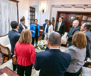 El pasado 25 de abril la presidenta Castro recibió a la titular del Cohep, Anabel Gallardo, acordando el Consejo de Competitividad.