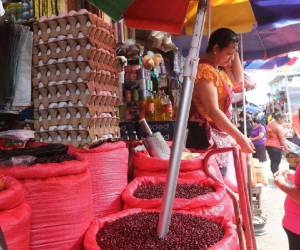 Los huevos y otros productos de consumo popular han experimentado rebajas en las últimas semanas en comparación a febrero.