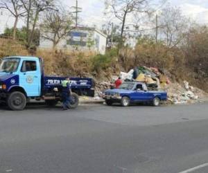Tirar basura en la calle es una falta ambiental que se sanciona.