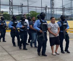 Los detenidos fueron identificados como Gustavo Adolfo Ordóñez Escoto, Josué Adonay Rivera Pérez (28) y Ernesto Amador Galindo (36).