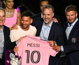 Tras su trascendental traspaso al club, los aficionados se preguntan contra qué equipo Messi vestirá por primera vez la camiseta del Inter Miami.