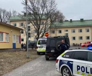 La policía respondió rápidamente y detuvo al sospechoso en Helsinki aproximadamente una hora después del tiroteo.