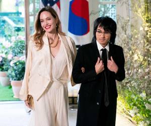 Angelina llegó muy sonriente junto a su hijo a la Casa Blanca.