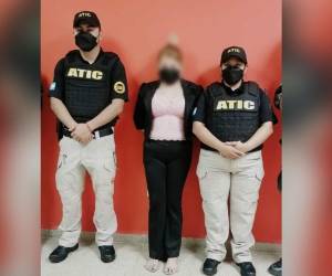 Así fue el momento en que la mujer fue capturada por agentes de la Atic.