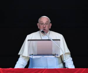 En la homilía dominical, el pontífice expresó su preocupación por el ataque violento lanzado por Irán hacia Israel.