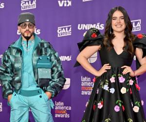 La noche del jueves 25 de abril, la MGM Grand Garden Arena en Las Vegas, Nevada, fue el escenario de una nueva edición de los Latin American Music Awards 2024, evento que reconoció lo mejor de la música del 2023. Sin embargo, mientras algunos artistas deslumbraron con su elegancia y estilo, otros llamaron la atención por sus desaciertos en la elección de sus atuendos para la alfombra roja.