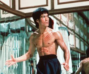 La causa de muerte de Bruce Lee aún es un tema de discusión, médicos consideran que fue muerte súbita derivada de una epilepsia.