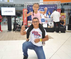 Olman Manzano y la pequeña María V. Manzano fueron una de las parejas de padre e hija que disfrutaron de los juegos y sana competencia al decir presente al Súper Papá 2024.