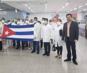 Los médicos cubanos llegaron al país el 27 de febrero.