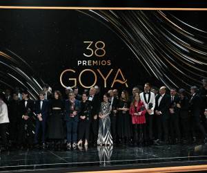 El reparto de “La sociedad de la nieve” recibió el premio a Mejor Película en la 38ª ceremonia de entrega de los Premios Goya en Valladolid, el 10 de febrero de 2024.