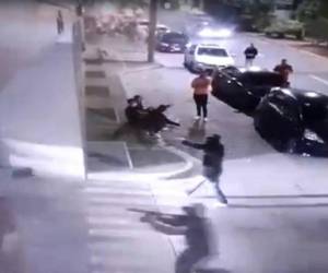 Captura de video del momento en que se perpetró el cuádruple crimen en el bulevar Morazán de la capital de Honduras.
