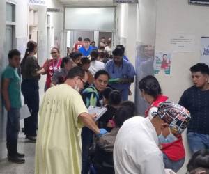 Los heridos fueron trasladados de urgencia al Hospital Santa Bárbara Integrado, donde el personal médico activó un plan de emergencia debido al número de lesionados.