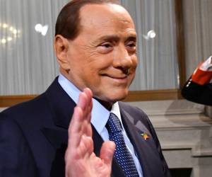 Berlusconi, un magnate famoso por sus habilidades políticas, pero también por sus líos judiciales y escándalos sexuales.