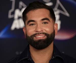 Kendji Girca, de 27 años, alcanzó la popularidad en su país en 2014 cuando participó en el programa The Voice.