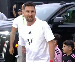 Messi llegó minutos después de acabarse la tormenta en Fort Laderdale al estadio para su presentación.