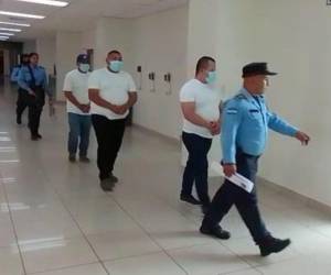 En libertad se defenderán subcomisario y dos policías que aceptaron soborno de 30 mil lempiras en San Pedro Sula