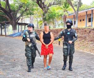 La fémina de 32 años será entregada a las autoridades de la Fuerza Antipandillas de El Salvador.