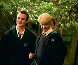 Gregory Goyle y Draco Malfoy eran mejores amigos en la saga y su papel fue hacerle la vida imposible a Harry Potter y sus amigos.