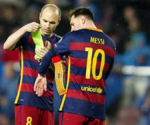 Iniesta se irá la próxima tenporada y cederá el brazalete de capitán a Messi.