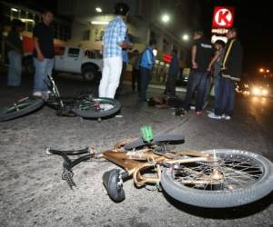 El adolescente fue identificado como Andrés Leonel Chirinos Matías, de 15 años, quien falleció a consecuencia del impacto de caer de su bici tras perder el equilibrio (Foto: Jimmy Argueta).