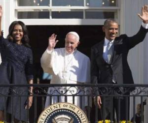 El Papa Francisco y la pareja presidencial de Estalos Unidos.
