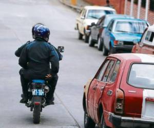 Policías comunitarios realizan patrullaje en la capital de Honduras. (Foto: Archivo)