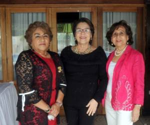 Rosa María de Lozano, Maybelle Brevé y Mireya Argüello. Crédito: EL HERALDO/Alejandro Amador