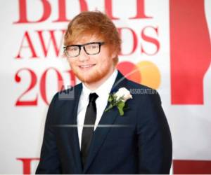 En esta foto del 21 de febrero del 2018, Ed Sheeran posa al llegar a los Premios Brit en Londres. Sheeran hizo de sí mismo en la próxima película de Danny Boyle, su primer papel significativo en la pantalla grande.