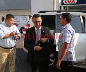 Ebal Díaz a su llegada a las oficinas de la Organización de las Naciones Unidas (ONU) en Tegucigalpa. (Foto: Marvin Salgado / EL HERALDO)