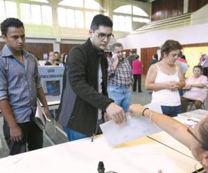 Para el experto en temas políticos internacionales, Patricio Gajardo, la participación de los jóvenes no se debe limitar al voto.