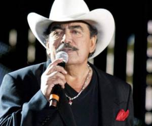 Joan Sebastian: Reconocido cantante y compositor mexicano y uno de los mayores exponentes del género “regional mexicano” murió el 13 de julio por el padecimiento de cáncer en los huesos desde 1999.