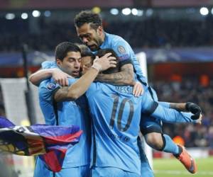 Asi celebraron los jugadores del Barcelona la victoria ante el Arsenal. Foto: AP