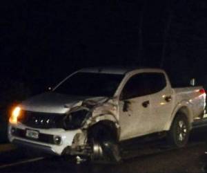 Así quedó el automotor tras el accidente, mientras que la motocicleta quedó destruida.