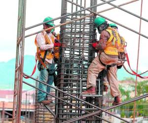 Construcción de edificios gubernamentales en el Centro Cívico.