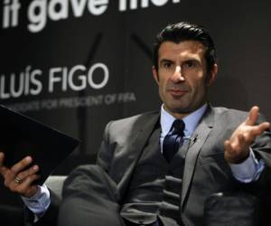 El portugues Luis Figo retira su candidatura a presidencia de FIFA.