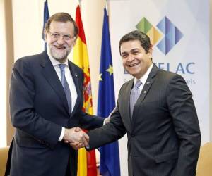 El presidente de Honduras Juan Orlando Hernández junto a su homólogo español Mariano Rajoy.