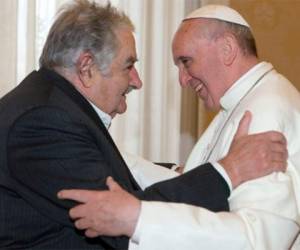 José Mujica junto al papa Francisco.