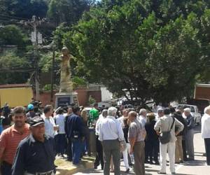 Un busto en memoria de Alfredo Landaverde fue develado este viernes. (Foto: Agustín Lagos)