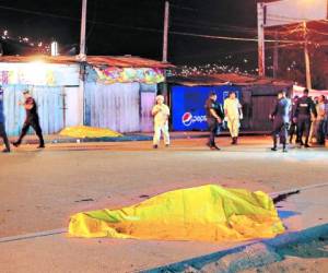 Presuntos pandilleros estarían involucrados en la masacre registrada la noche del lunes en la colonia El Carrizal, donde murieron cinco hombres.