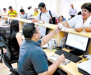 En las oficinas del IP en Tegucigalpa y San Pedro Sula, igual que en otras ciudades del país, se entregan las placas de carros y motos.