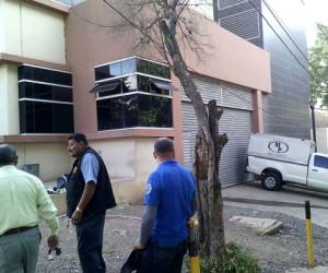 El cadáver fue ingresado la noche del domingo a la morgue del Ministerio Público en Tegucigalpa. (Foto: Estalin Irías)
